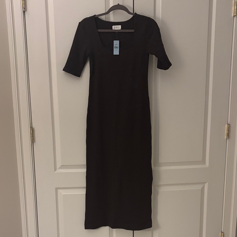 Lou & Grey Ribbed Maxi Elbow Sleeve Dress